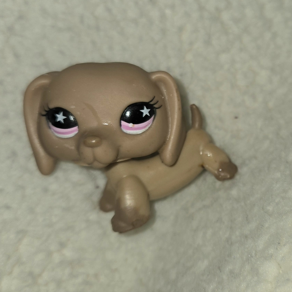 Littlest Pet Shop 2006 Authentic #932 Dachshund Brown Dog Pink Star Eyes Dog